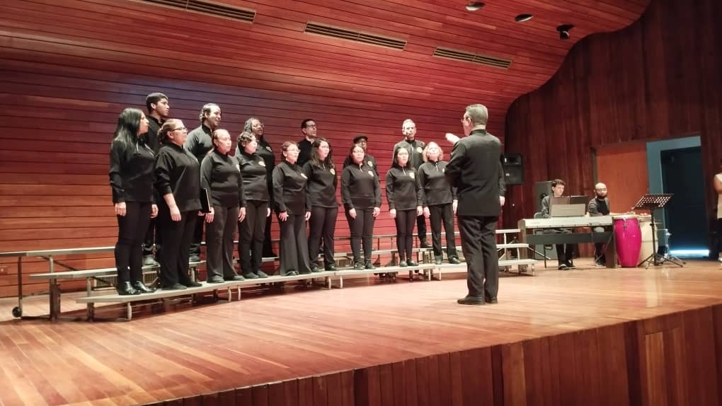 UCV_Noticias_'s tweet photo. #05Jun | El Coro de Conciertos de la #UCV (@CC_UCV) celebra sus 49 años de trayectoria musical presentando su concierto "Conservando Senderos" en la Sala de Conciertos @DirCulturaUCV 

#UCV #UCVNoticias https://t.co/bYDmXhyF2r