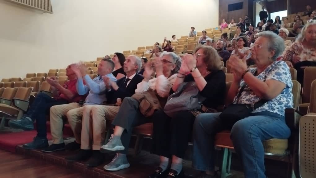 UCV_Noticias_'s tweet photo. #05Jun | El Coro de Conciertos de la #UCV (@CC_UCV) celebra sus 49 años de trayectoria musical presentando su concierto "Conservando Senderos" en la Sala de Conciertos @DirCulturaUCV 

#UCV #UCVNoticias https://t.co/bYDmXhyF2r