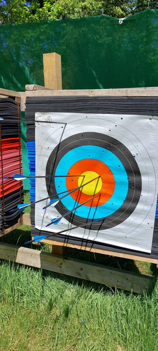 krafty148's tweet photo. moved to work outside today. Trying to see what firing from 25m was like. #1stattempt  bit low #2ndattempt alot better. BTW 25m is the distance to the the tub
#archery #visitscotland #visitdundee #Dundee #getoutside #outdoorarchery
#outdoorarcheryrange #sunnyscotland #sunnydundee https://t.co/tktlT8WssO