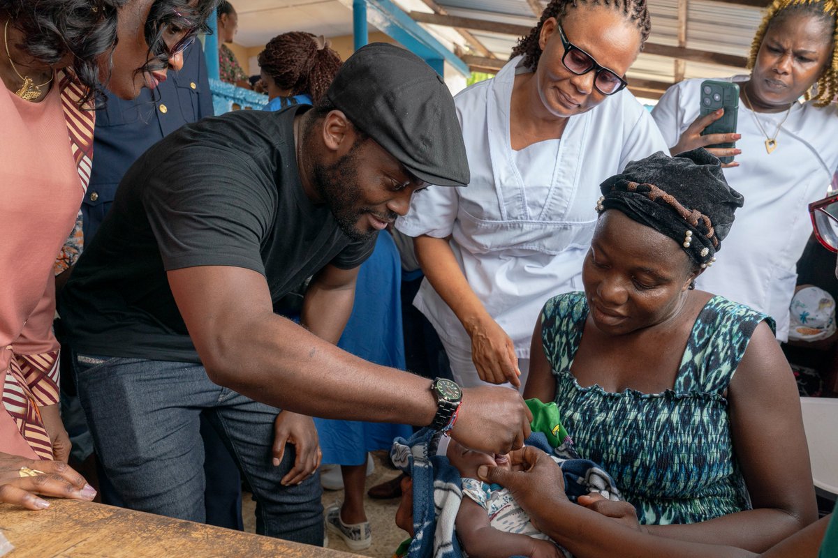UNICEF_Liberia's tweet photo. Football legend @MichaelEssien and wife Akosua Puni Essien are in Liberia to support the Government's effort to #KickPolioOut 
We're teaming up with @gatesfoundation to show polio the red card in Liberia!
https://t.co/qoaDI9wVdY https://t.co/COB4Z3GId1