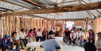 PAgraria's tweet photo. 📌Personal de la #ProcuraduríaAgraria, Representación #QuintanaRoo, Residencia Felipe Carrillo Puerto, asiste a Asamblea de elección de Órganos de Representación y Vigilancia en segunda convocatoria en el Ejido Yalchén, municipio Solidaridad.👩‍🏫⚖️👨‍🏫✅ https://t.co/8bLTNdbLf6