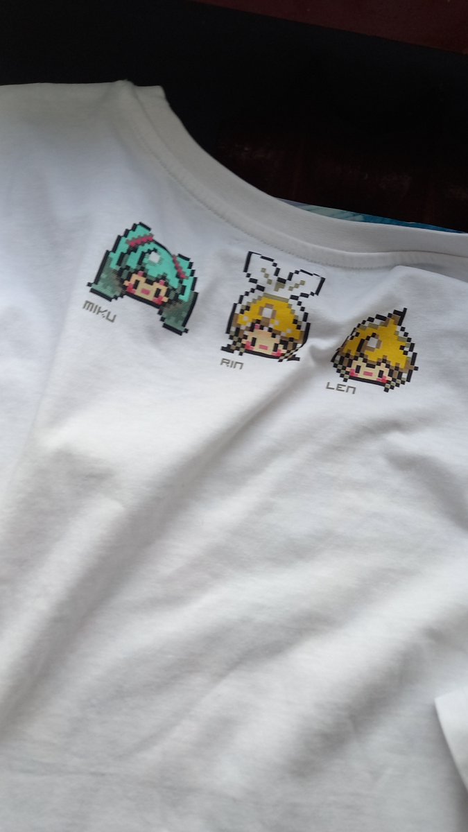 Kreton's tweet photo. New t-shirt. #vocaloid #hatsuneMiku https://t.co/zYSf7mGnTz