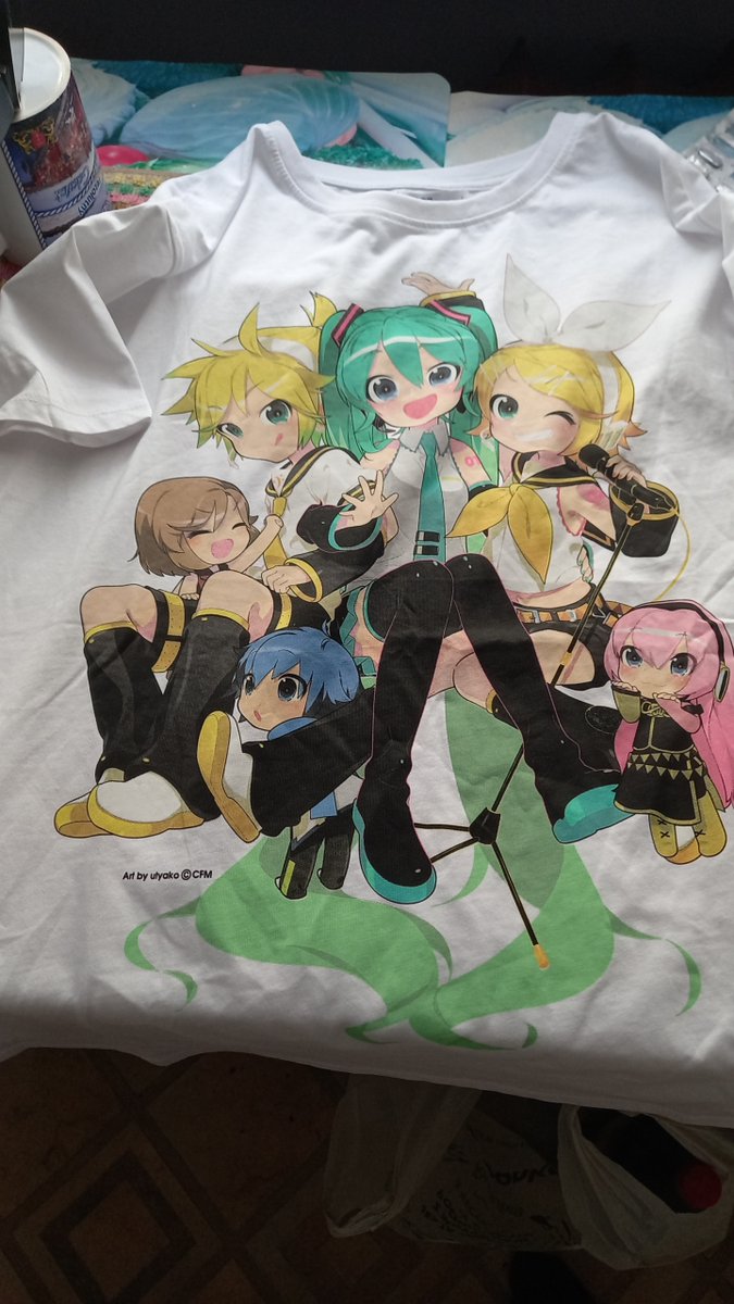 Kreton's tweet photo. New t-shirt. #vocaloid #hatsuneMiku https://t.co/zYSf7mGnTz