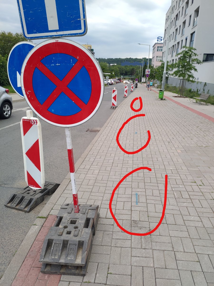 SkolaPesky's tweet photo. Tak co myslíte, už je to konečně tady? Rozšíření Poděbradské směr centrum na tři pruhy a U Elektry přidání extra pruhu na úkor chodníku. Přesně podle koncepce tvorby vysokokapacitní silnice skrz obytnou čtvrt!
This is #praha9
Co nás čeká dál? Oficiální sedmdesátka? #70proprahu https://t.co/XCWl15TiUd