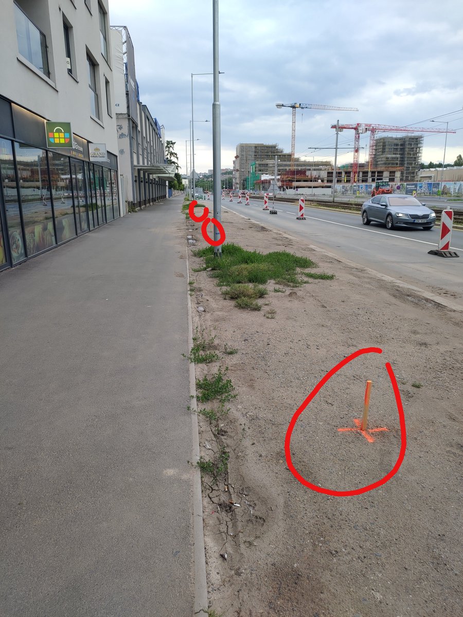SkolaPesky's tweet photo. Tak co myslíte, už je to konečně tady? Rozšíření Poděbradské směr centrum na tři pruhy a U Elektry přidání extra pruhu na úkor chodníku. Přesně podle koncepce tvorby vysokokapacitní silnice skrz obytnou čtvrt!
This is #praha9
Co nás čeká dál? Oficiální sedmdesátka? #70proprahu https://t.co/XCWl15TiUd