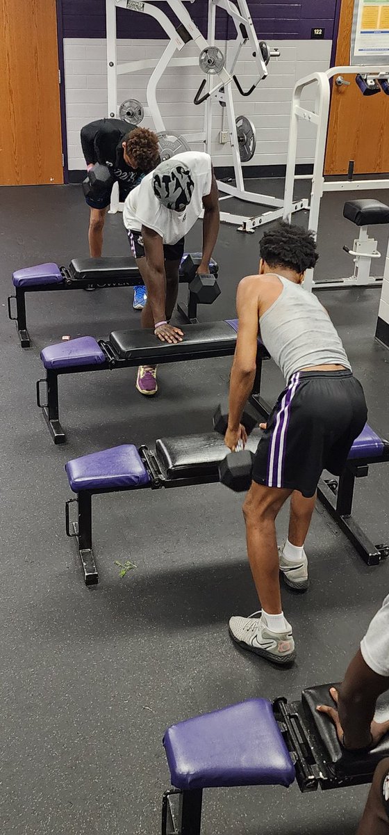 GWAthletics_ips's tweet photo. Learning to Love the GRIND

#ProductOfthePROCESS #GDUBBFootball https://t.co/tYDif6onU8