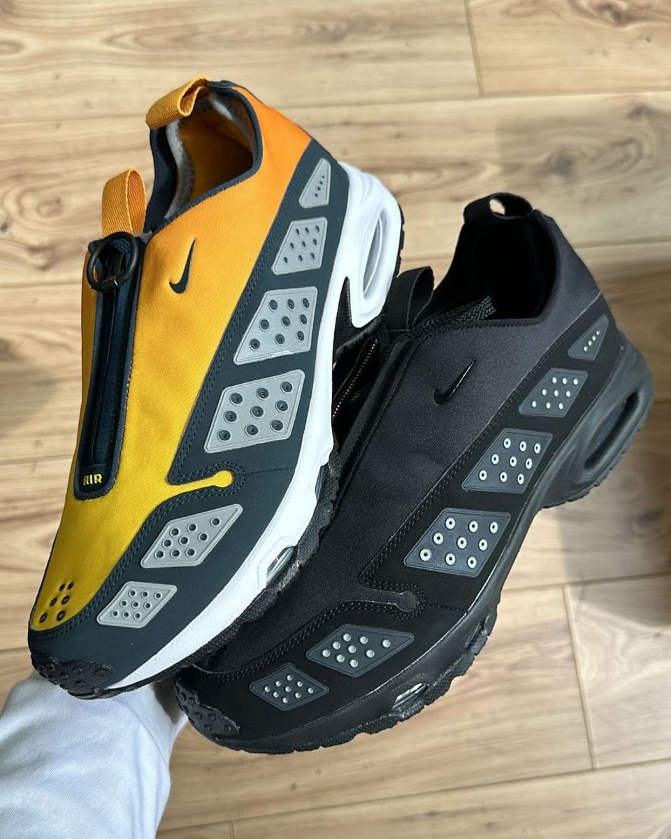 ComplexSneakers's tweet photo. Two colorways of the upcoming Nike Air Max Sunder reissue 🔥

📸 cakenotcrumbs/IG https://t.co/oCXCM8FgZ0
