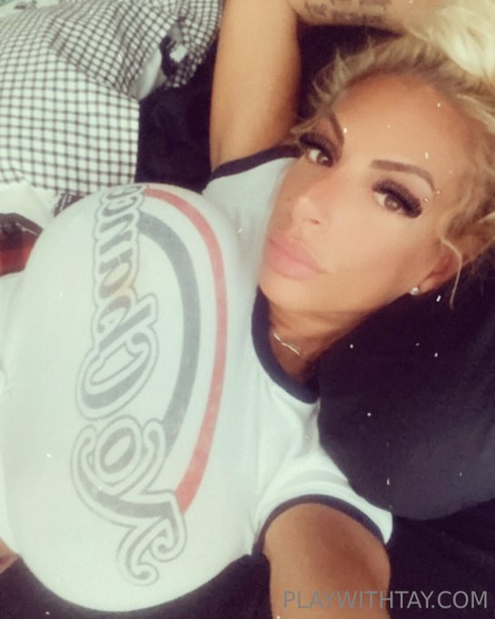 Good morning from me and my HH pillows to you, sexy! Wishing you a day as cozy, warm, sot, and fabulous<a href="/tag/goodmorning"class="tags"><span>#goodmorning</span></a><a href="/tag/cozyvibes"class="tags"><span>#cozyvibes</span></a><a href="/tag/sexystart"class="tags"><span>#sexystart</span></a>