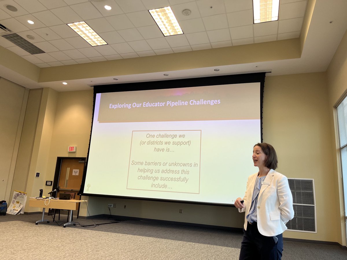 SandyBrossard's tweet photo. ⁦@aleshadaughtrey⁩ engaged session participants in a deep conversation about making data actionable! #SCDistrictShowcase https://t.co/aA2kk5OF1i