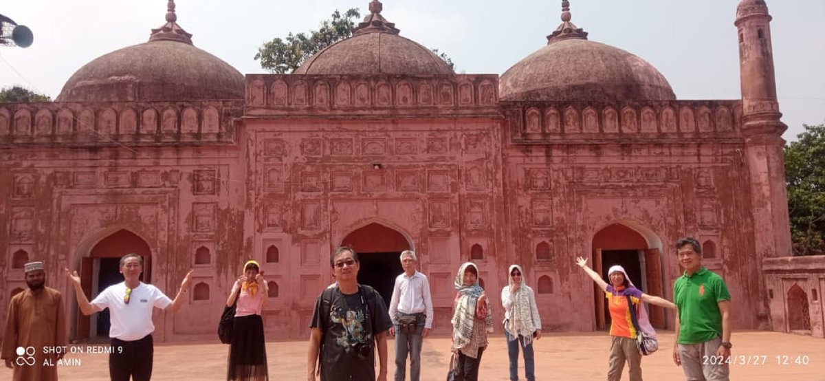 A group of tourists from Hong Kong in Bangladesh.

#bangladeshtour #bangladeshtourism #bangladeshtourpackage #modhutours

modhutours.com