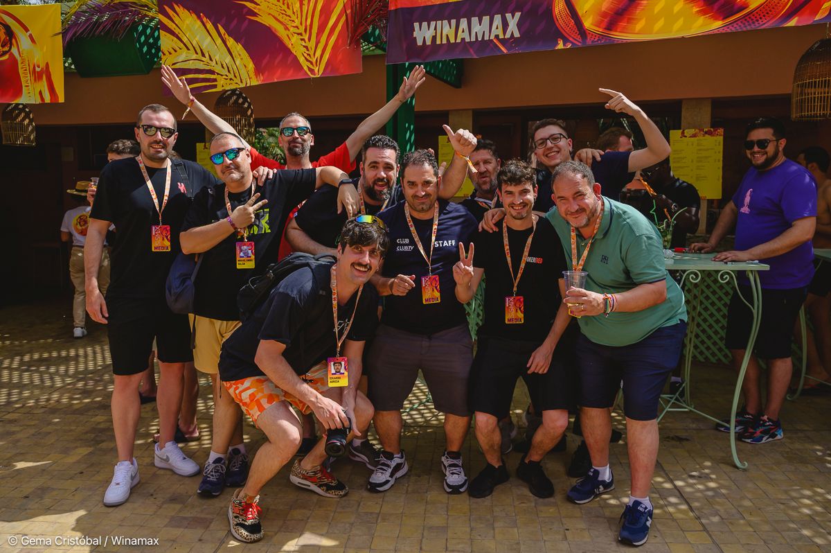 Galanandroses tweet media