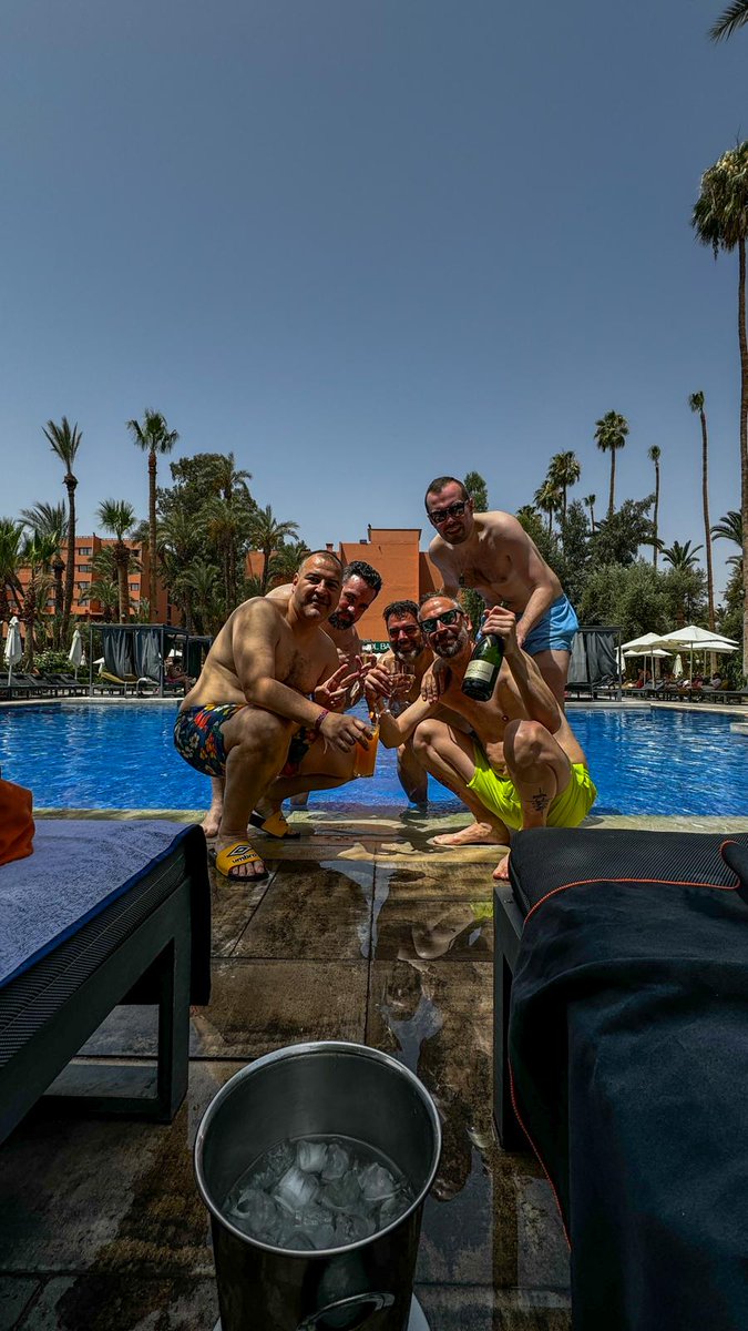 Galanandroses tweet media