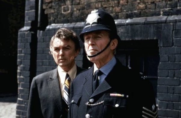 SaveRedlandLibr's tweet photo. 7pm TODAY on @TalkingPicsTV
From 1972 s18 Ep 7 of #Police #Drama📺 #DixonOfDockGreen “Molenzicht” directed by #JoeWaters & written by #NJCrisp
🌟#JackWarner #PeterByrne #GeoffreyAdams #MichaelOsborne #NicholasDonnelly #MichaelSlater #MaximHamel #FrankMills #TrudyLibosan https://t.co/JTjGlkF8t3