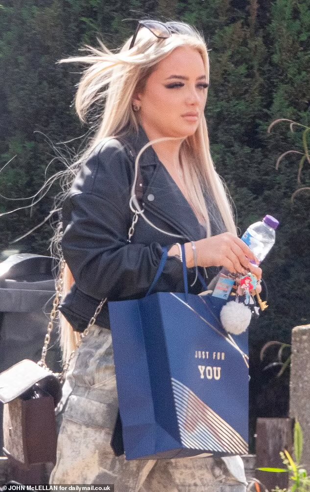 Lee Patriot Hood tweet media