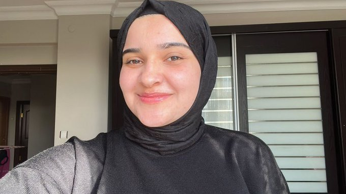masumlaravuslat's tweet photo. 23 yaşındaki üniversite öğrencisi Esengül Arslan'a akrabaları tarafından gönderilen harçlıklar terör finansmanı(!) sayıldığı için Arslan tutuklandı. @NataliAVAZYAN 

İnsaniYardım SuçSayıldı https://t.co/Jketp54Okc