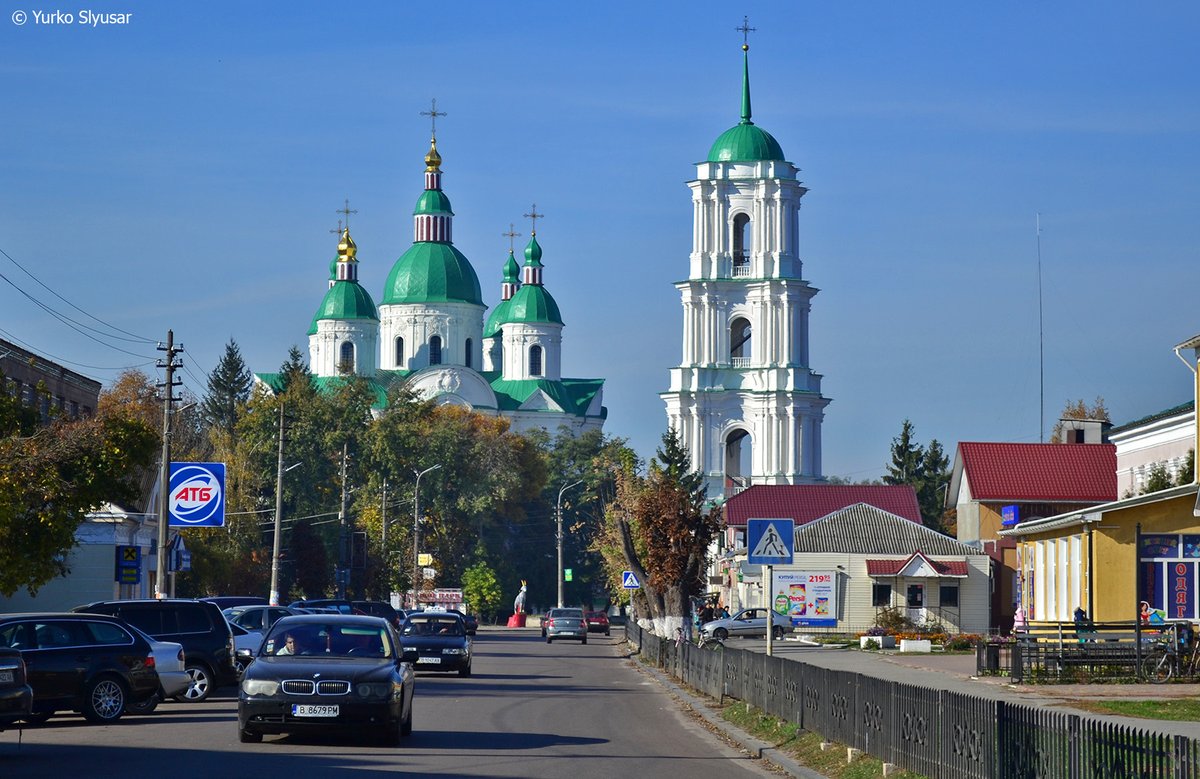 UraSlusar's tweet photo. #Козелець, позаду видно Дзвіницю та Собор Різдва Богородиці, який був побудований з 1752 по 1763 роки архітекторами Іваном Григоровичем-Барським та Андрія Квасова.
15.08.2018
#Бароко #КозацькеБароко #МандриУкраїною #Архітектура #Baroque #CossackBaroque #TravelUkraine #Kozelets https://t.co/8SZT9PVhuJ