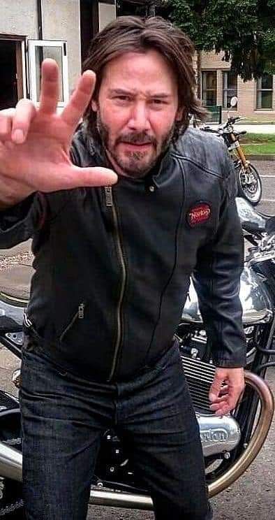 MentalidadFeroz's tweet photo. "Cuántos más años tienes, más te das cuenta de que ya no deseas tener dramas innecesarios ni conflictos exhaustivos. Sólo deseas un lugar donde sentirte en paz, o estar con personas que generen paz."

Keanu Reeves https://t.co/dUK8SsQ2xw