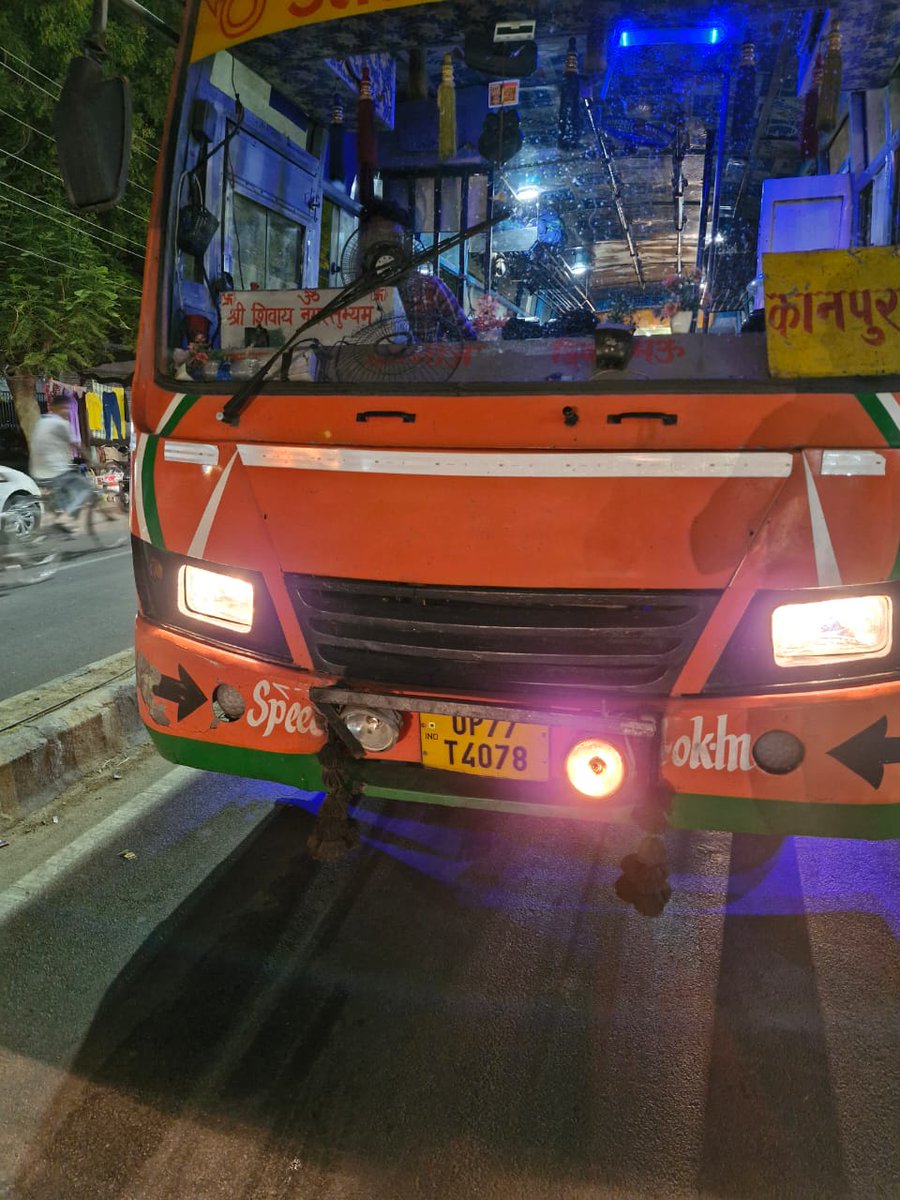 abhishektriv's tweet photo. He doesn't have licence on him may be don't have it at All.

Please take necessary action and don't put innocent people's lives on risk with such Vehicles and such unskilled drivers.. https://t.co/aY7SfZlHq9