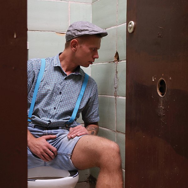 emb_hyp_rep's tweet photo. @szteffienchen Die „Damentoilette“ https://t.co/EQ741F8Dpd
