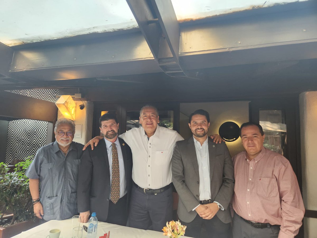 Canacintra Puebla sostuvo una reunión con <a href="/leobardosoto/">Leobardo Soto</a>, secretario general de la CTM Puebla, para fortalecer el trabajo con la industria. 💪🏻⚙️

#somoslafuerzadelaindustria