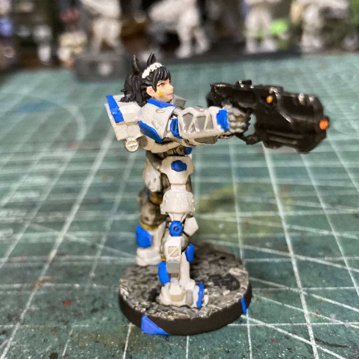 MeU_317's tweet image. Diggerが完成しました。
思いつきで『キンデスメイドの余った頭を付けてみたらいけるのでは？』と購入して付けてみたらバッチリだった。
すごいムカつく顔をしている。
#Infinitythegame