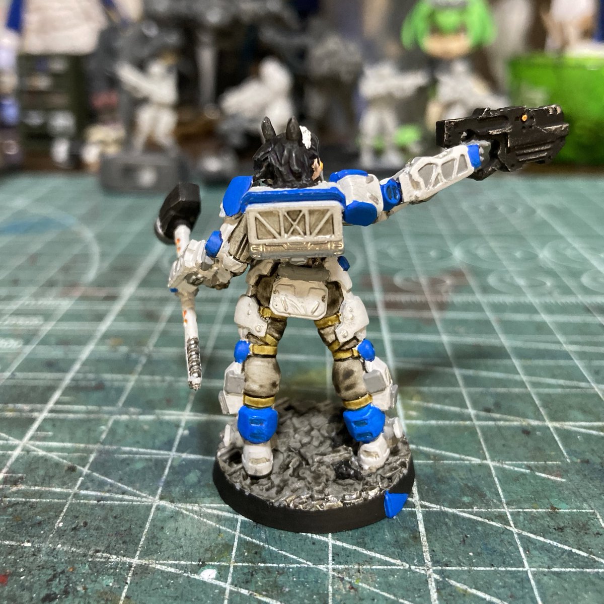 MeU_317's tweet image. Diggerが完成しました。
思いつきで『キンデスメイドの余った頭を付けてみたらいけるのでは？』と購入して付けてみたらバッチリだった。
すごいムカつく顔をしている。
#Infinitythegame