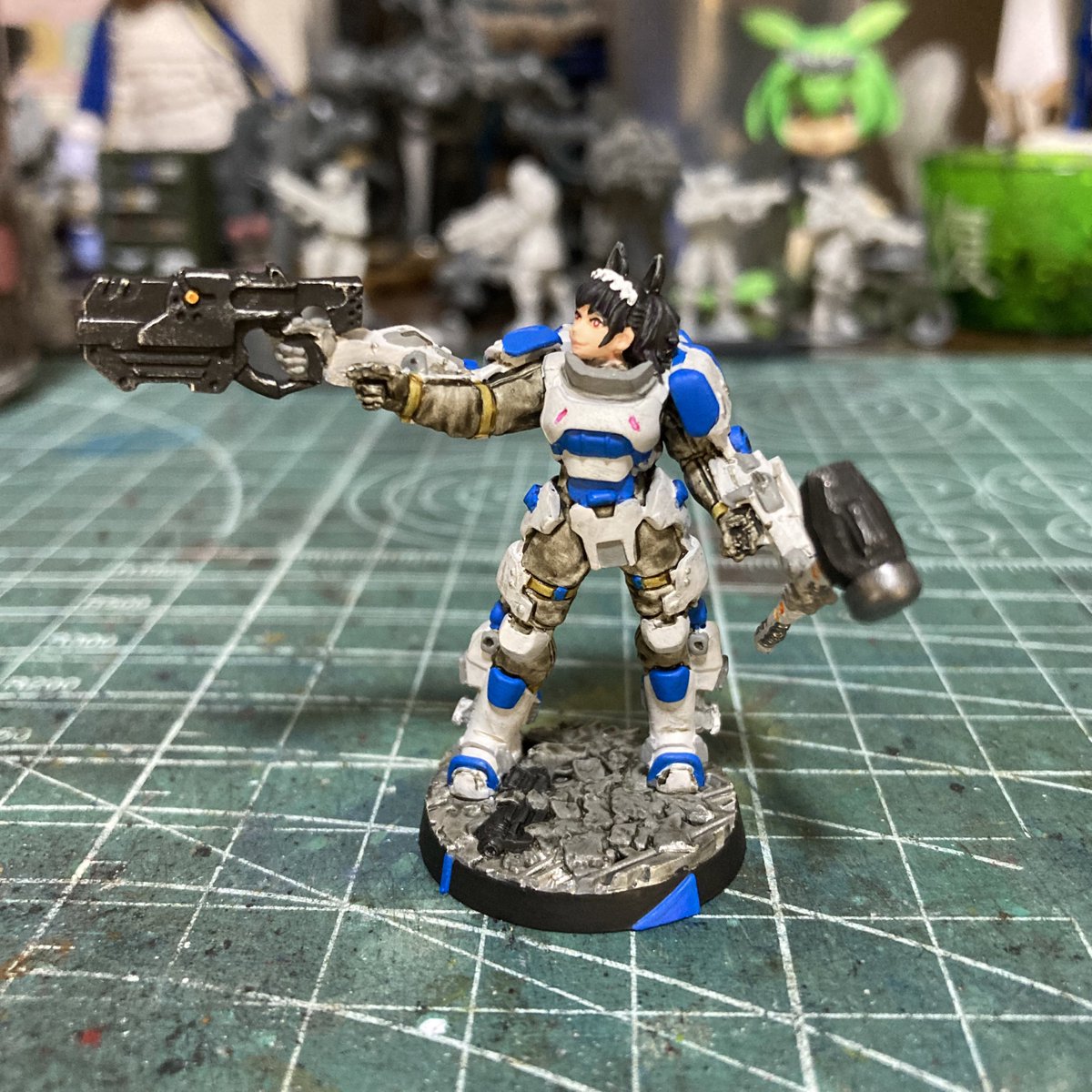 MeU_317's tweet image. Diggerが完成しました。
思いつきで『キンデスメイドの余った頭を付けてみたらいけるのでは？』と購入して付けてみたらバッチリだった。
すごいムカつく顔をしている。
#Infinitythegame