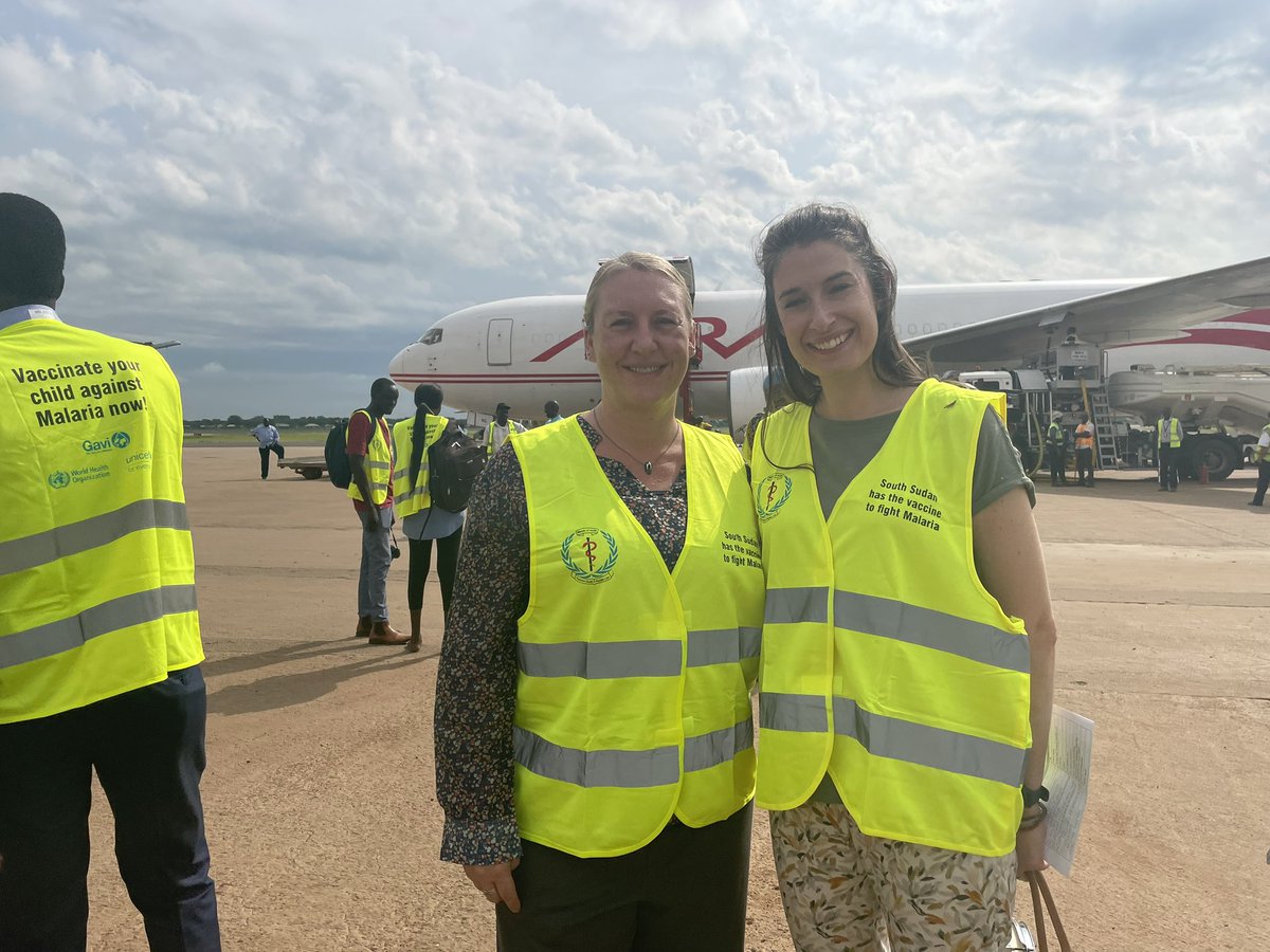 hgray321's tweet photo. Exciting to welcome the new R21 #malaria #vaccine to 🇸🇸 with @DiploDevBeth &amp; looking forward to it rolling out soon &amp; seeing child mortality ⬇️. https://t.co/sAHTfLHeZj