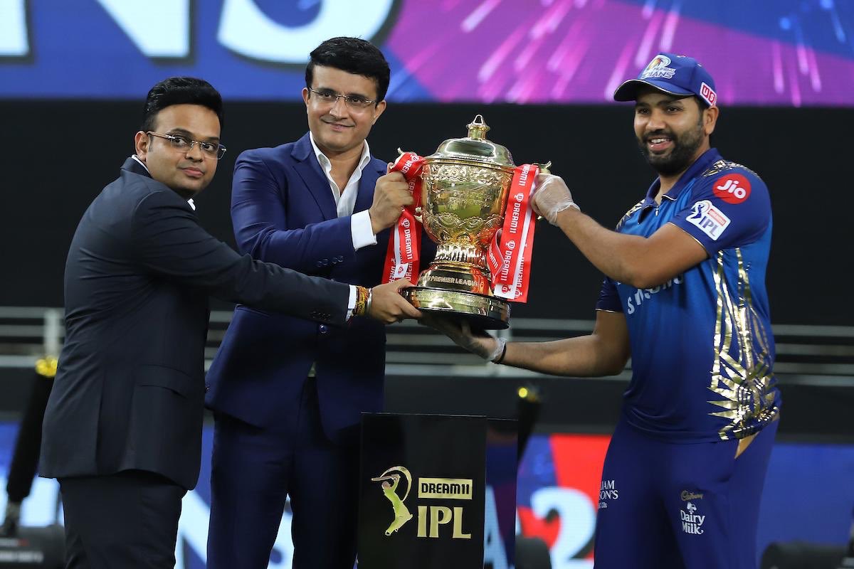 iamjaydungrani's tweet image. Congrats to everyone involved in #IPL2020. It’s been a privilege &amp;amp; an honour to lead a team of motivated professionals to deliver a historic season.

I thank Cricket fans, @StarSportsIndia &amp;amp; sponsors for believing in us. Thank you, India 🇮🇳 - @SGanguly99 @ThakurArunS @hemangamin