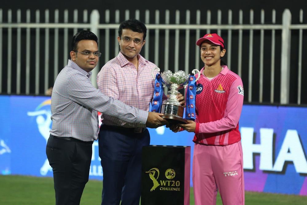 iamjaydungrani's tweet image. Congrats to everyone involved in #IPL2020. It’s been a privilege &amp;amp; an honour to lead a team of motivated professionals to deliver a historic season.

I thank Cricket fans, @StarSportsIndia &amp;amp; sponsors for believing in us. Thank you, India 🇮🇳 - @SGanguly99 @ThakurArunS @hemangamin
