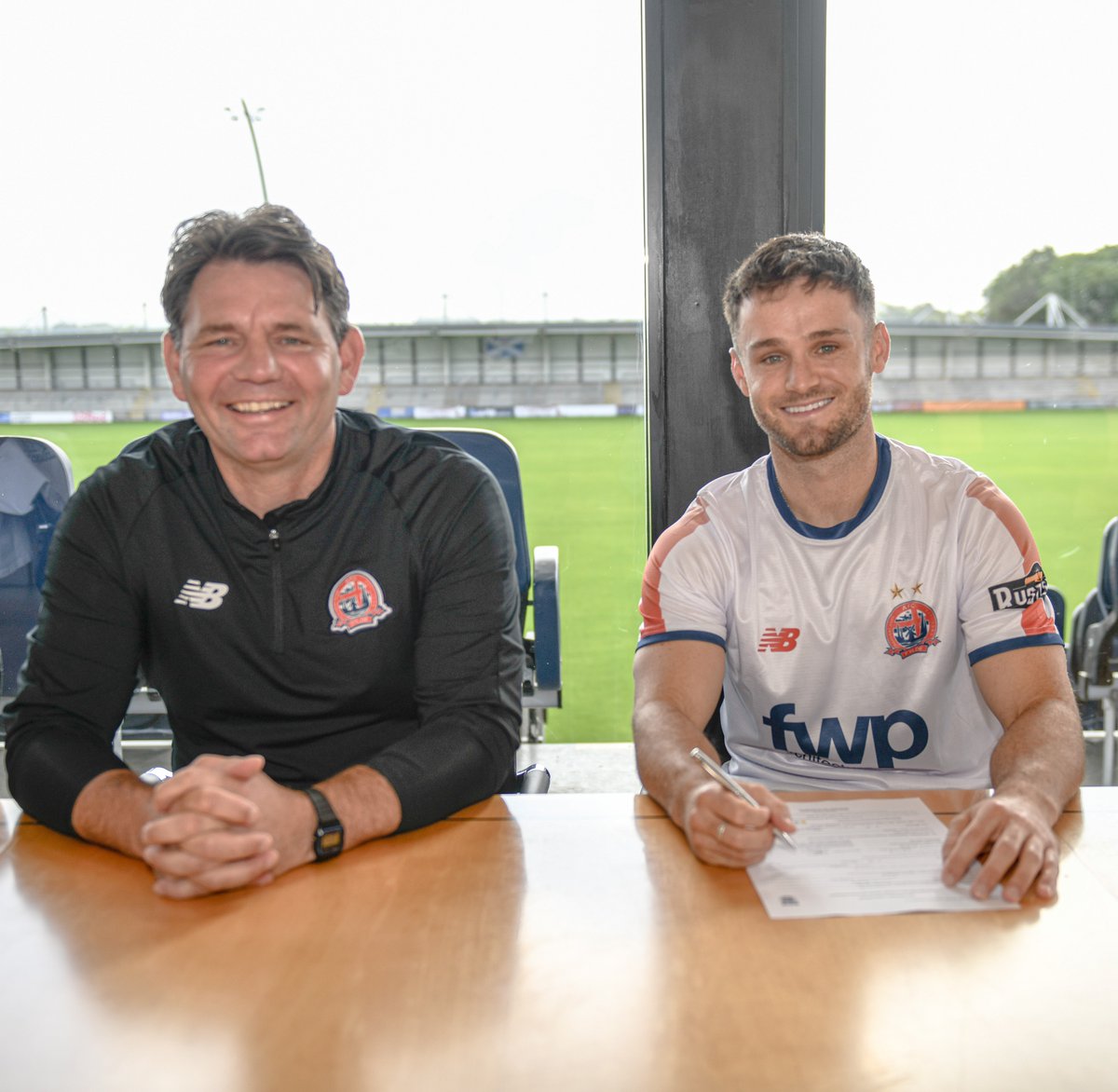 AFCFylde's tweet photo. ✍️ AFC Fylde are delighted to announce the signing of @joeriley49! 

🙌 Welcome to Mill Farm, Joe! 

#BornToBeFylde