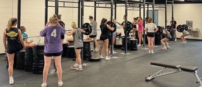 Putting in hard work off the court, to be better on the court!💪🏐💚#EveryBulldogEveryDay ⁦<a href="/BataviaSports/">Batavia Bulldog Athletics</a>⁩