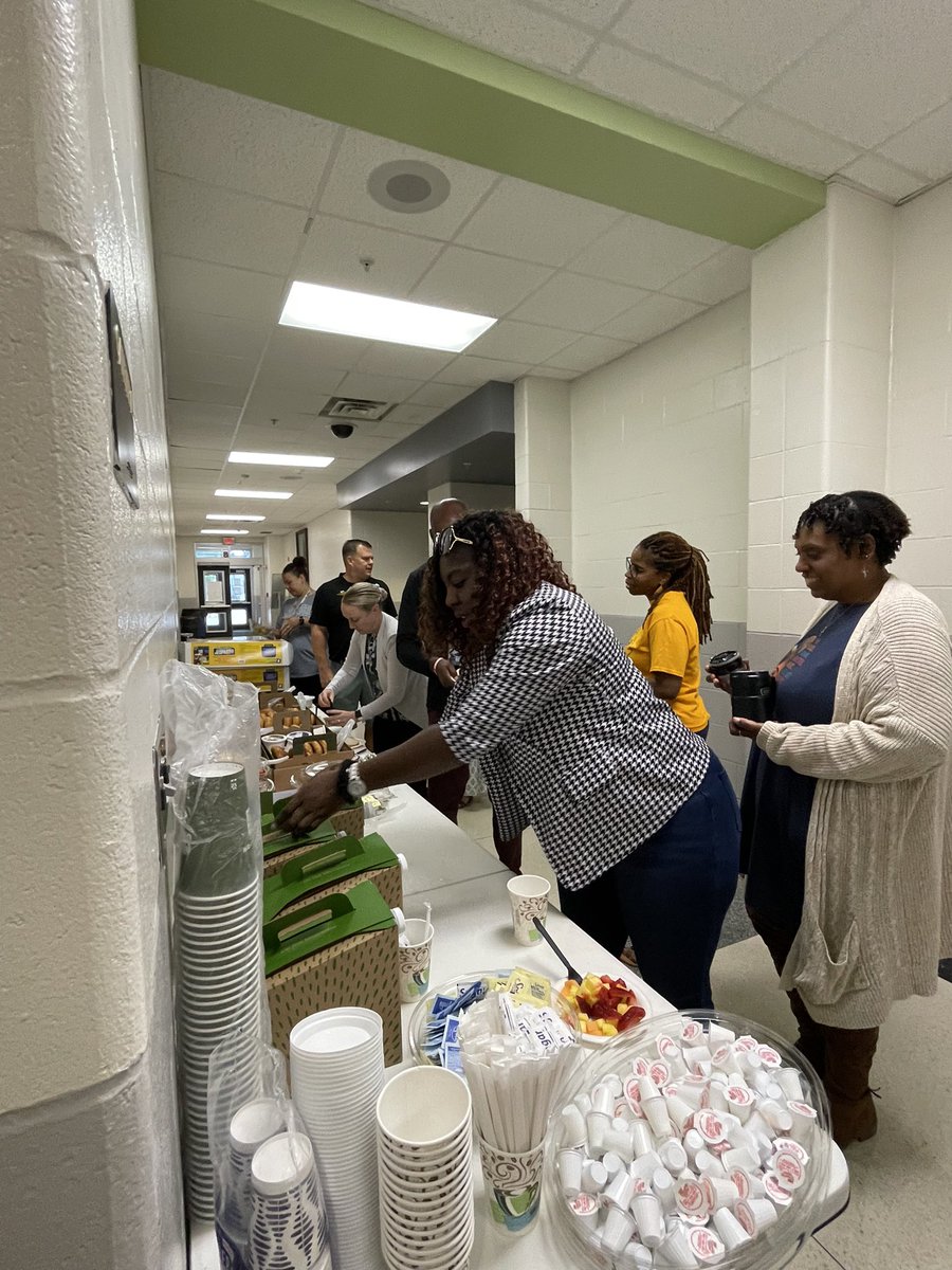 BangnSnouff's tweet photo. @IPSSchools Leaders are fueling up for Day 3 of Summit! Many thanks to @IPSFund for sponsoring School Leader Summit by providing breakfast and lunch throughout the week! Kicking off the morning with an Olympic word search! #IPSDistrictPD #ipsPD #watchuswork https://t.co/w2p8XnTsiy
