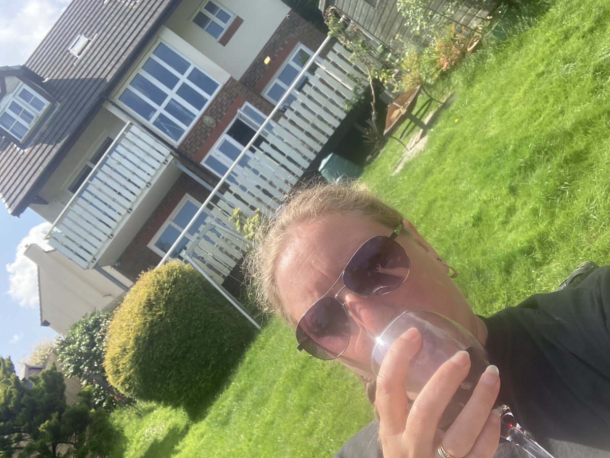 I still have no words to describe the last few days, so after the excitement of it all, glad to get some time in the garden to chill, breathe &amp; TRY to process. <a href="/GaryBarlow/">Gary Barlow</a> come join me while you’re still in DEVON, let’s reminisce together… ☺️
#WestcountryWonders #thehamper2