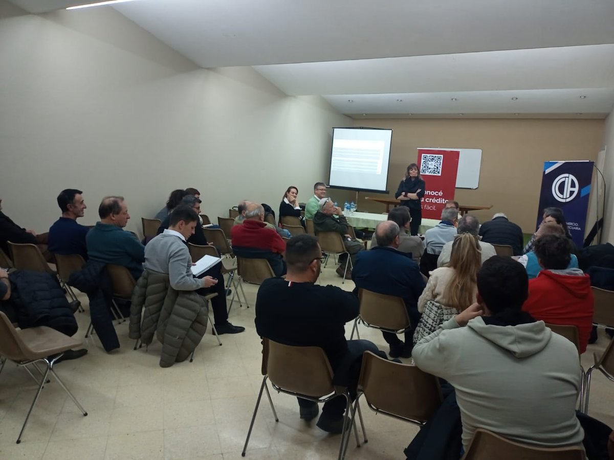 FTyC_Mza's tweet photo. 💪🐮Ayer estuvimos en la @camarasanrafael junto a productores ganaderos informando y asesorando sobre los créditos para impulsar la actividad. Gracias por recibirnos y trabajar en equipo!

Para quienes no pudieron asistir, compartimos la info: https://t.co/futEfnpbOF https://t.co/sDMSdgpWxH