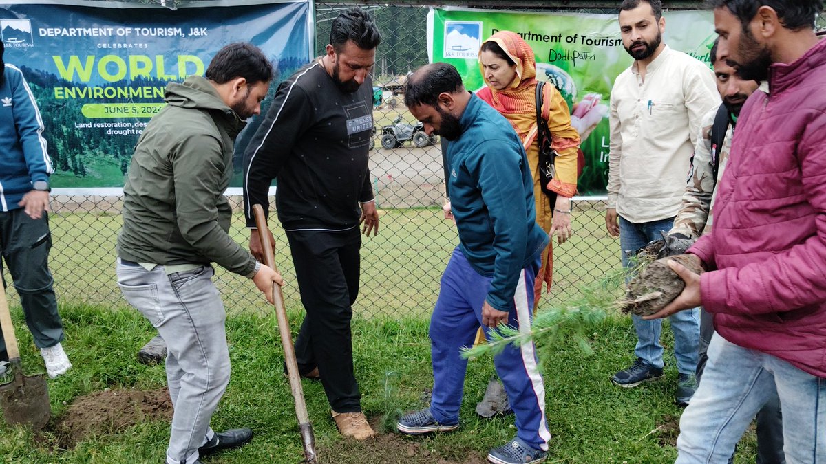 CEODDA's tweet photo. The following main functions carried out by Dodhpathri Dev. Authority on the said day. 
@plantation drive
@sanitation drive
@awareness regarding polythene menace.. https://t.co/b5HIOXu9pX