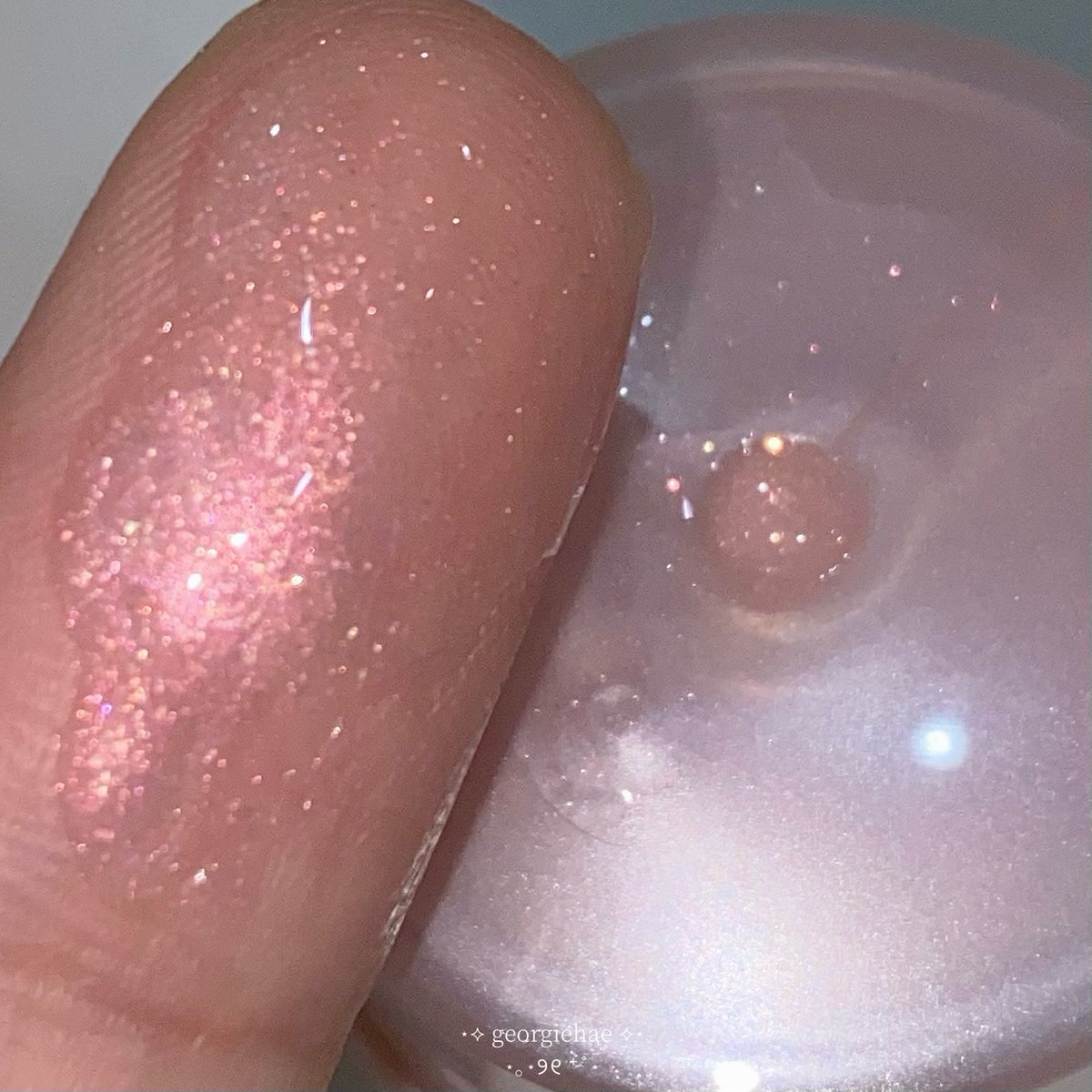 georgiehae's tweet image. glint lipcerin ใช้เป็นกลอสฉ่ำมากๆเข้าไทยแล้วราคาดีเลย ✨💗🫧🎀🍈