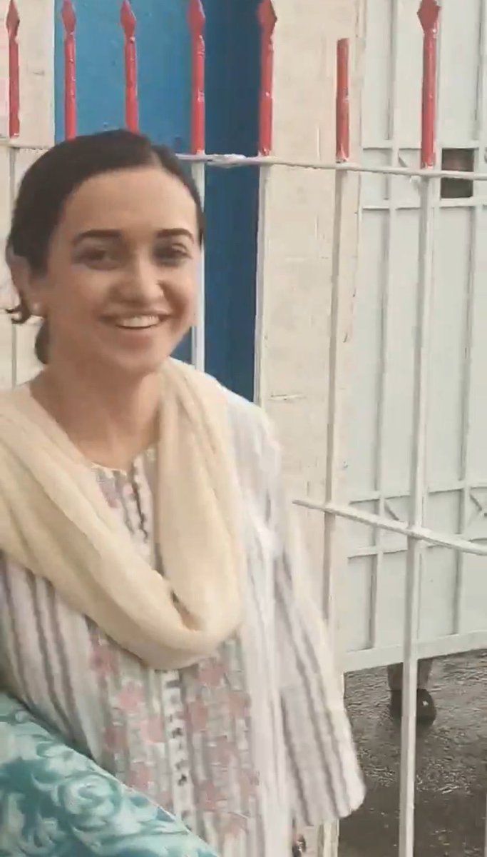 5 فٹ 3 انچ کی اس لڑکی کی ہنسی اس پورے سسٹم پر وردی والوں بندوقوں والوں بڑے بڑے عہدوں پر بیٹھے چھوٹے چھوٹے لوگوں اور اقتدار میں بیٹھے نسلی غلاموں پر بھاری ہے۔۔۔‼️