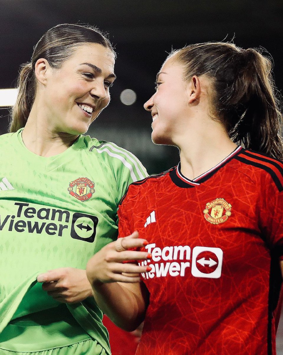 sports_233's tweet photo. Reflecting on @WomensFootballAwards winners 👏🏴󠁧󠁢󠁥󠁮󠁧󠁿

#MUWomen #ManUtd #Earps #MayaLeTissier #WomensFootballAwards https://t.co/r9bxwDIRCf