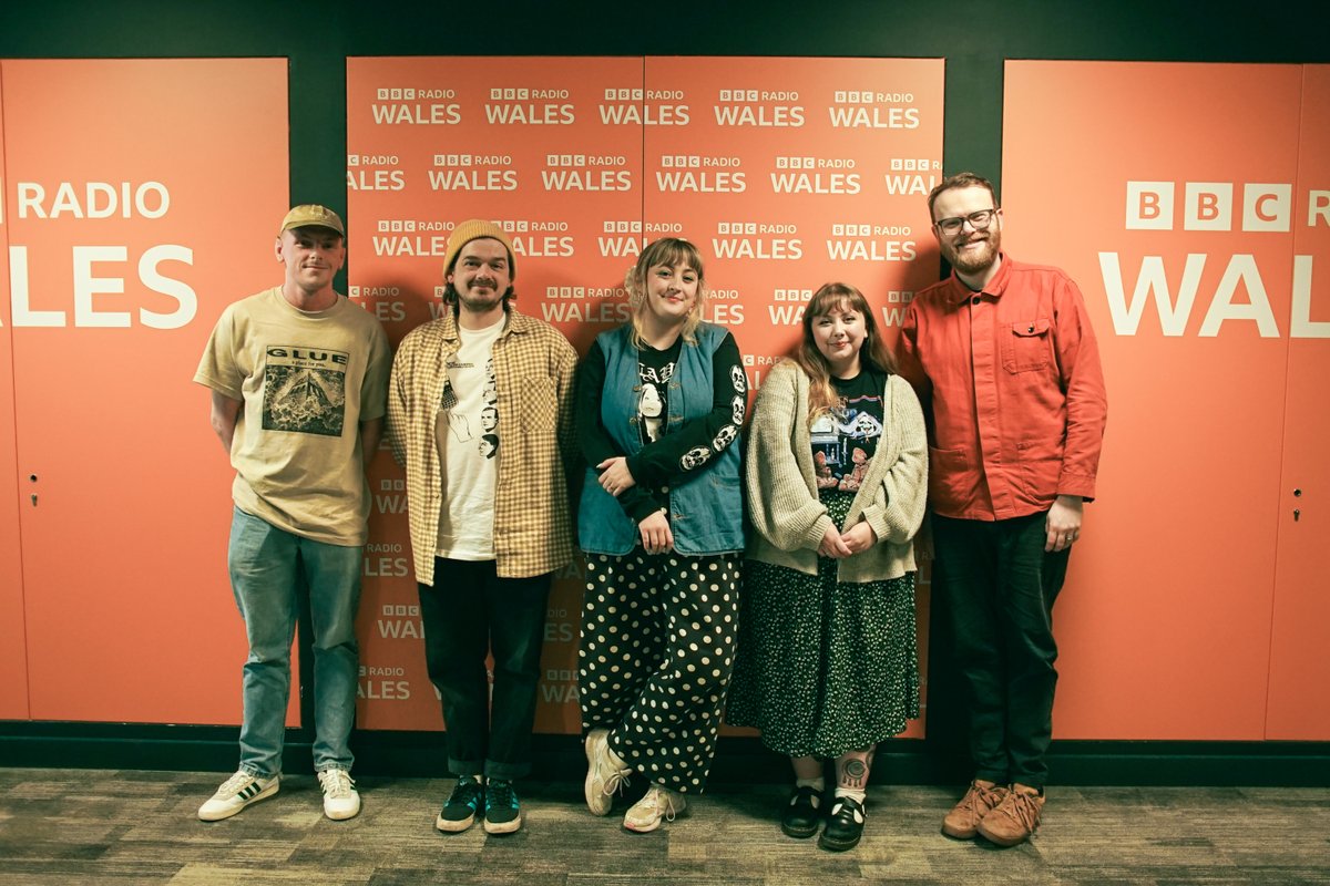 🎧 Listen back to <a href="/huwstephens/">Huw Stephens</a>' <a href="/BBCRadioWales/">BBC Radio Wales</a>  show now on <a href="/BBCSounds/">BBC Sounds</a> to catch <a href="/PARCSmusic/">PARCS</a>   gorgeous session and interview!

Gwrandewch yn ôl ar raglen Huw Stephens i glywed sesiwn fyw hyfryd PARCS ar BBC Sounds. Ar gael wan! 🎶

📸: <a href="/samffoto/">sam stevens</a> 
🖼️: @PenglogCo