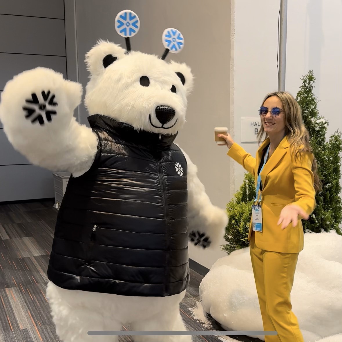 datacated_'s tweet photo. Fun times with April Educalane from @Matillion! Who do you think won the ping pong game?
How cute is this @Snowflake bear? Of course, I had to take a pic.
#SnowflakeSummit #Matillion https://t.co/DHNOarNr05