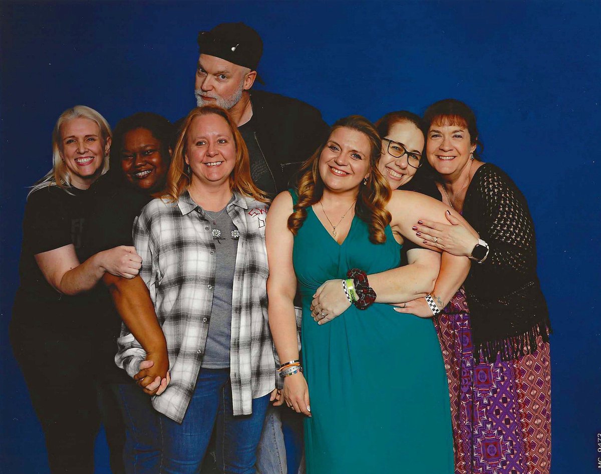 JoJoMarshmello_'s tweet photo. Happy birthday to my #CrowdedTable sister and one of the most beautiful beans I know @J2Samantha Heather you are the kindest, gentlest of souls. A true gem. I miss and adore you sweetheart. Have a wonderful day. Love you ๐๐๐ https://t.co/erZ1HoxNwF