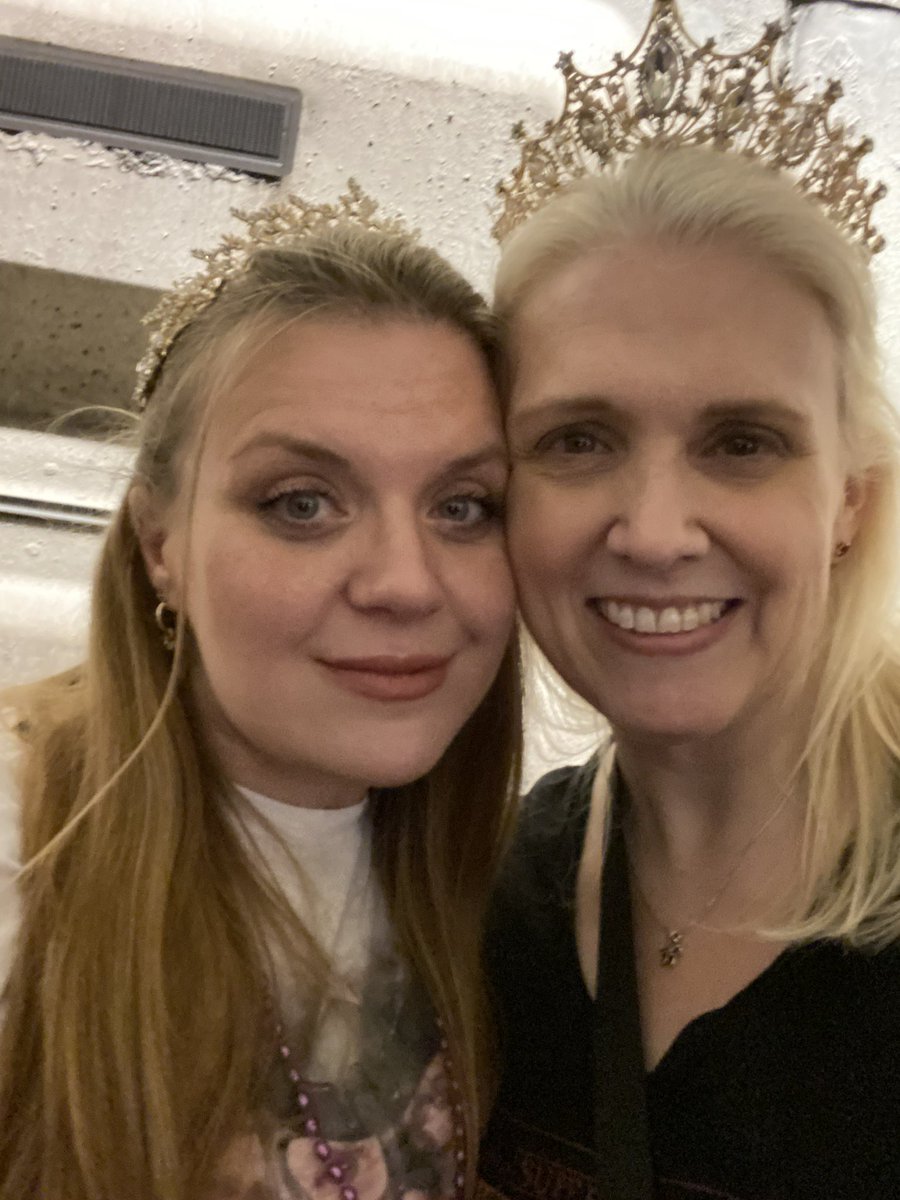 JoJoMarshmello_'s tweet photo. Happy birthday to my #CrowdedTable sister and one of the most beautiful beans I know @J2Samantha Heather you are the kindest, gentlest of souls. A true gem. I miss and adore you sweetheart. Have a wonderful day. Love you ๐๐๐ https://t.co/erZ1HoxNwF
