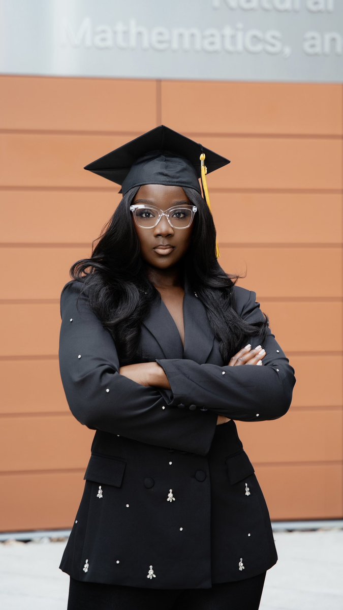 Funshooooo's tweet photo. Graduated with a Bachelor’s of Science Degree in Biology 🧬 https://t.co/eR0fS3iwta