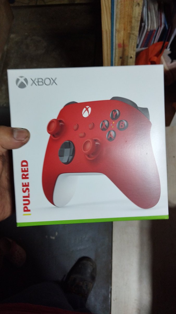 eLxMeJorge's tweet photo. Después de un poquito más de 1 año con mi #poderosablanca por fin pude comprar otro control 💪🏽💪🏽💪🏽 elegí el rojito claro esta!!!
#xbox #xboxseriesS #pulsered https://t.co/L0icdWEg81