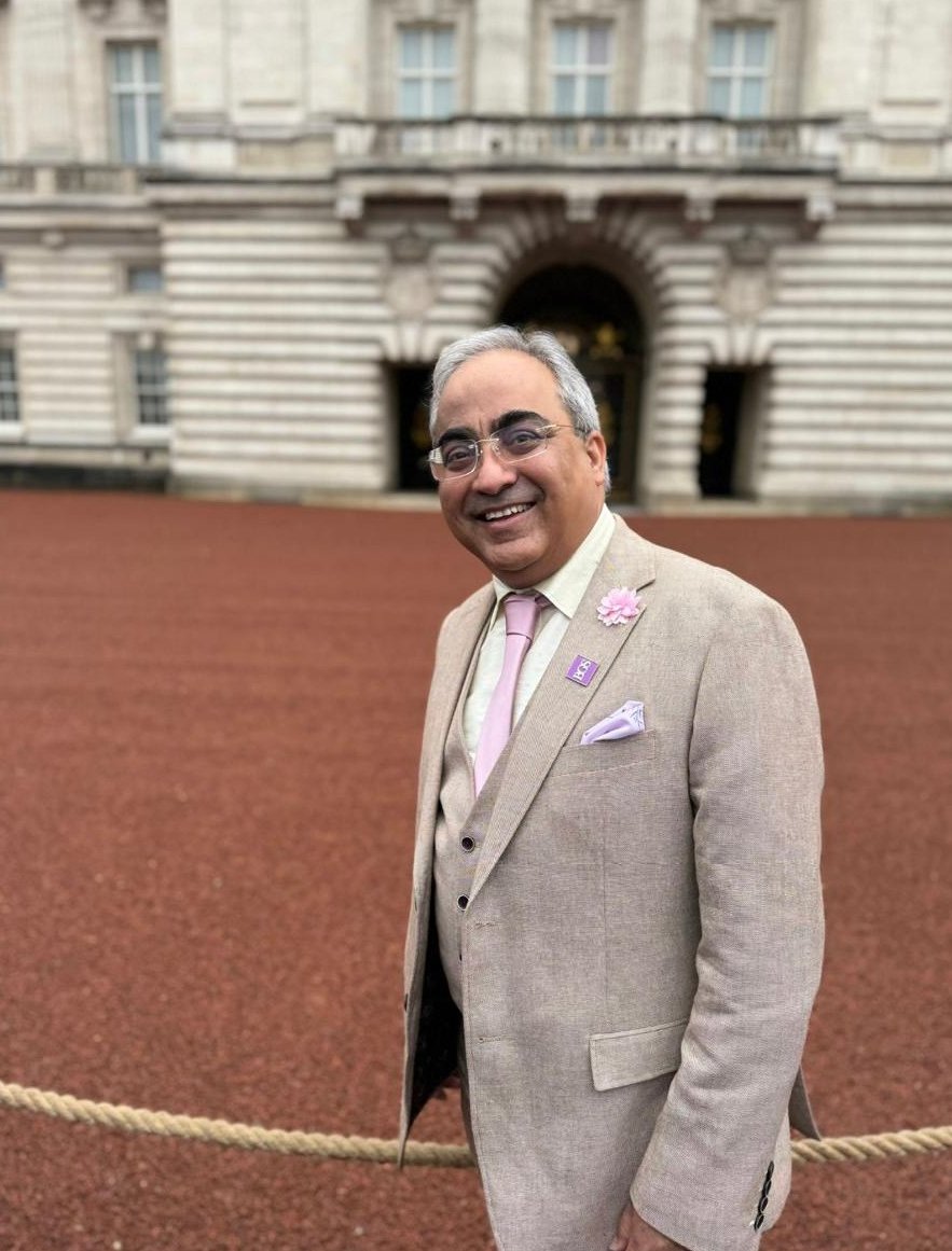 UHNM consultant geriatrician Dr Amit Arora joined six invited guests from the British Geriatrics Society and others to attend a Royal Garden Party at Buckingham Palace.

Read more uhnm.nhs.uk/latest-uhnm-ne…