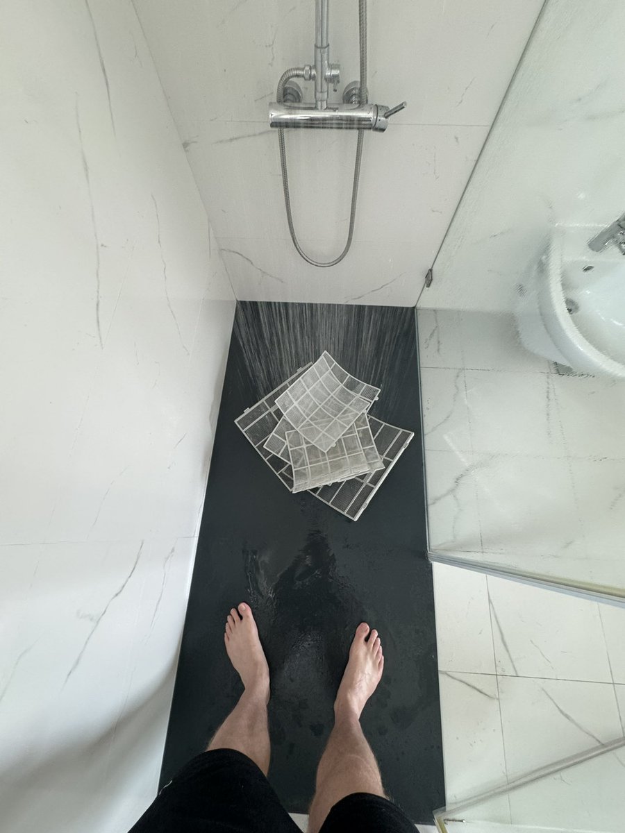 levelsio's tweet photo. First thing I do now checking into a new Airbnb is open the aircon

Filters are always insanely dirty filled with dust, mould, and whatever is in there

You can easily take them outc shower them, dry them and put them back and you have clean ACs https://t.co/DXV0Q4v67i