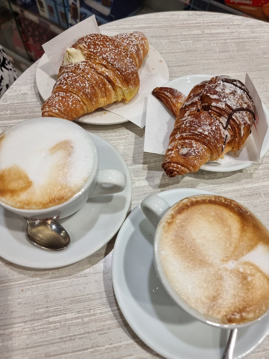 Simstr's tweet photo. Prodloužený víkend v Římě. Krásné počasí, miliarda lidí, ale krásný  😇 https://t.co/eiMpJiMH9m
