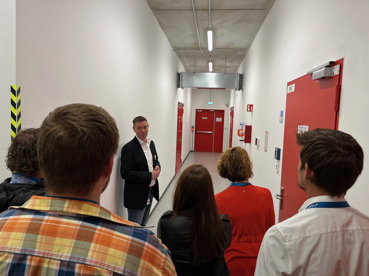 Volles Haus heute im Network Center!... 
Unternehmer-Frühstück vom #BVMW Paderborner Land. Mit Infos rund um nachhaltiges Serverhousing, inkl. Führungen im #Rechenzentrum. Und Infos zu Prozessoptimierung der E-Rechnungspflicht durch KI mit der SideStep Business Solutions GmbH.