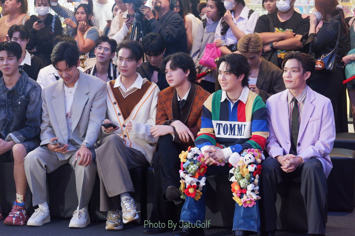 JatuGolf's tweet photo. 😚😚
#TiktokShopRunwayxSB5 
#SBFIVE https://t.co/XwR817YTwM